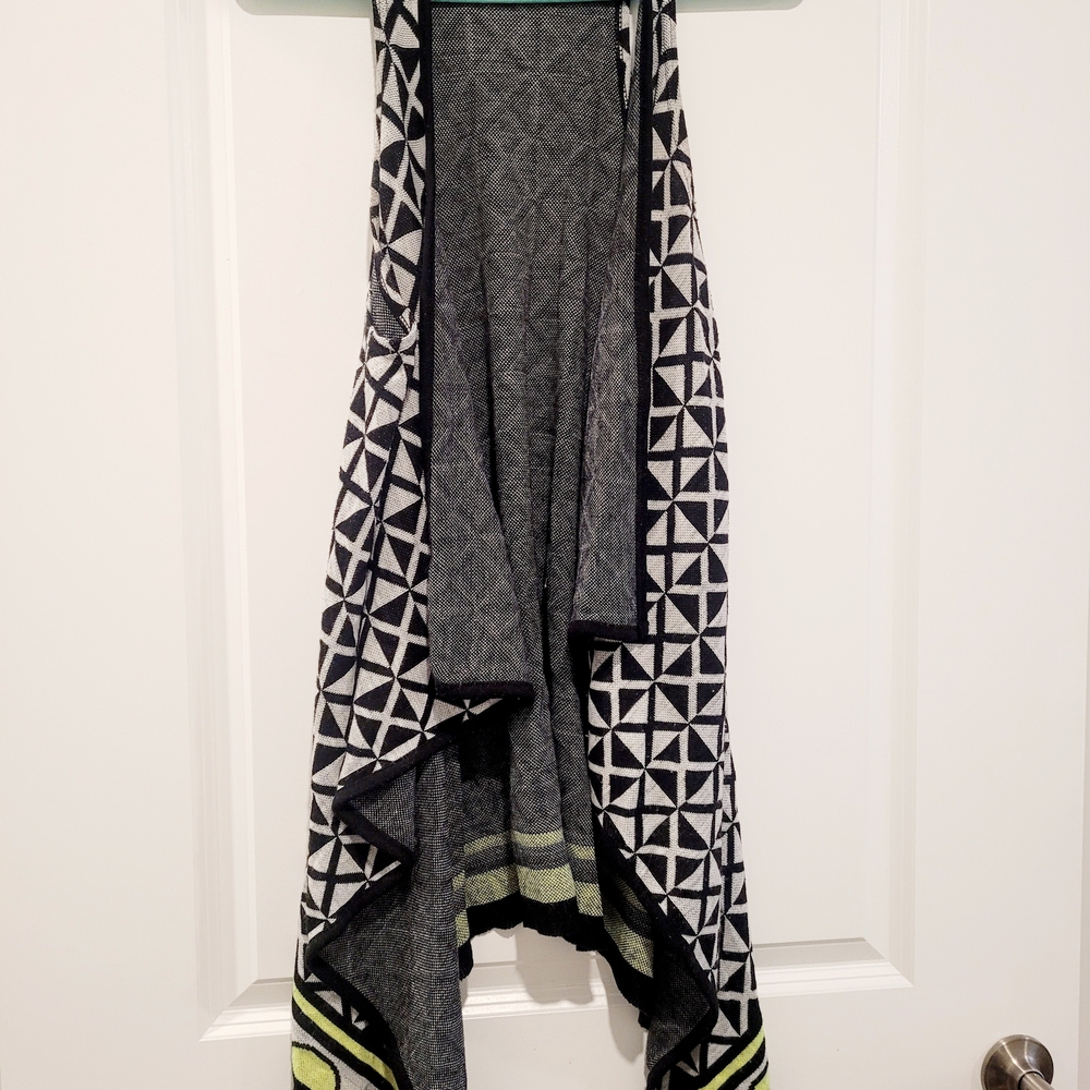 Geometric Patterned Gray and Black Sweater